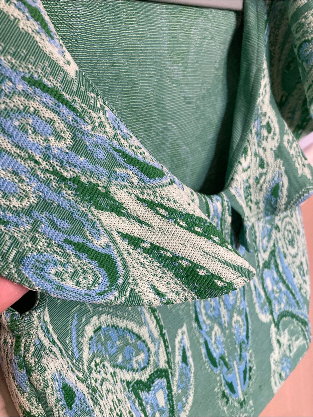 Zara Green Paisley Jacquard Ruffle Crop Top - V-Neck Sleeveless Tank - Medium - Picture 3 of 5